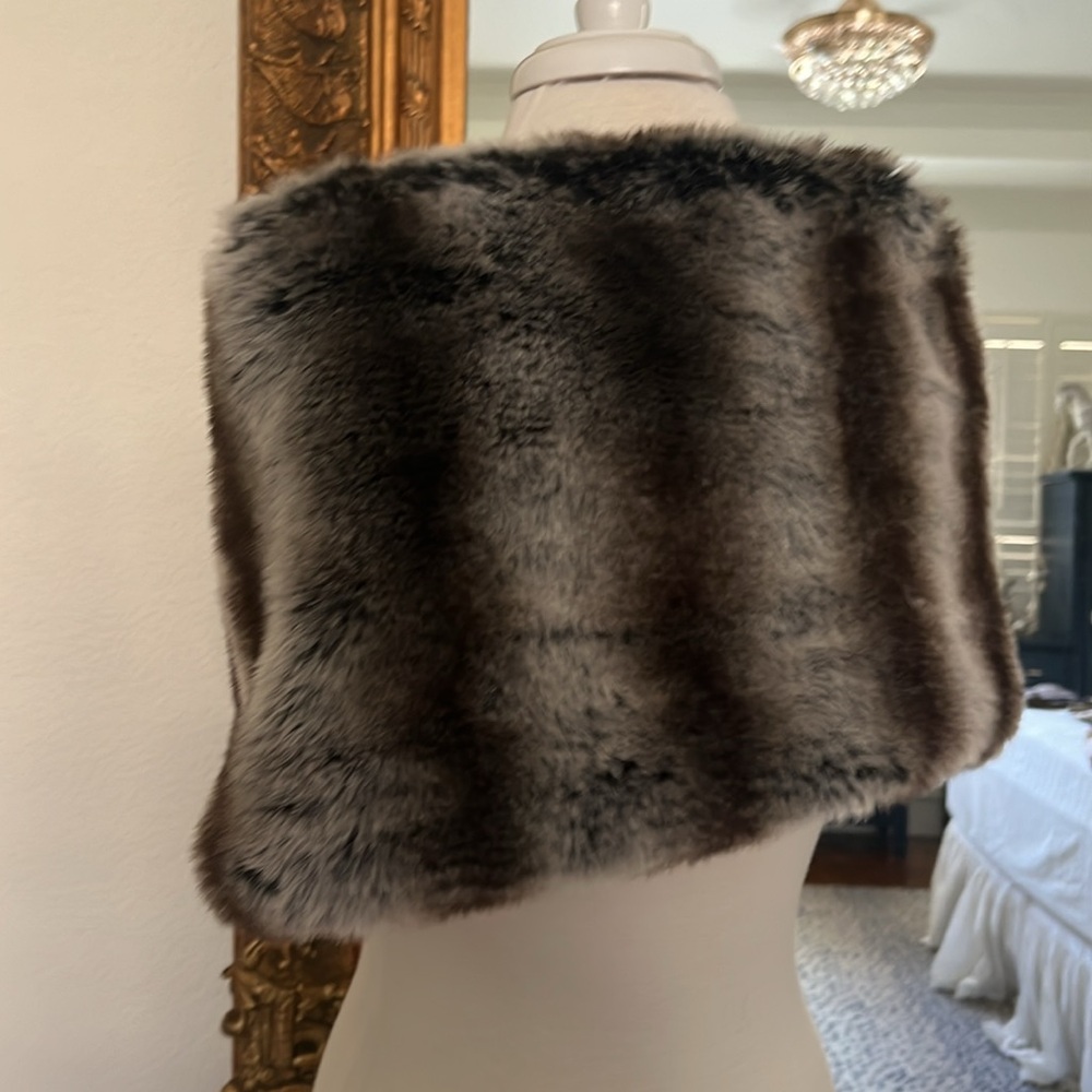 Beau Bois Fabulous Faux Fur Wrap with Beautiful Satin Tie. Completely Lined - Picture 5 of 5